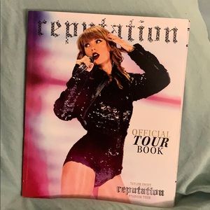 Taylor Swift reputation Official Tour Book